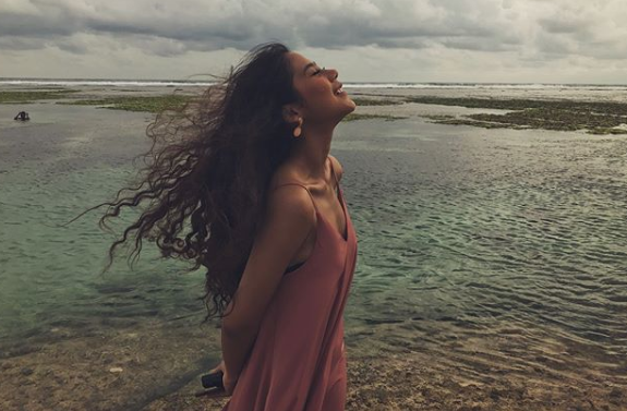 Di Balik Profil Nadin Amizah, Musisi Muda yang Menuai Pujian